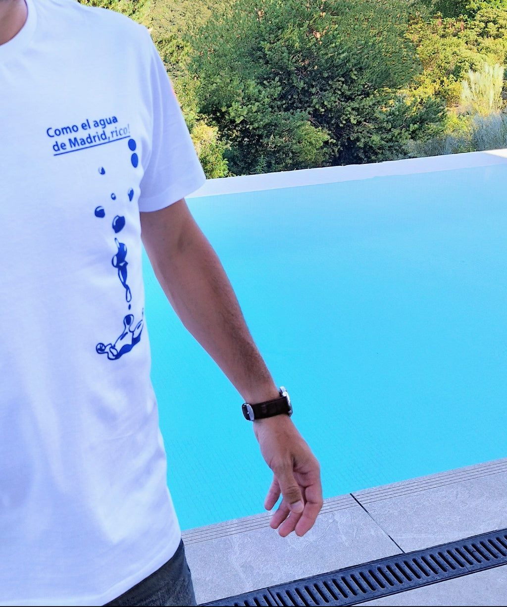 Camiseta Agua de Madrid de Gota Goteo en modelo