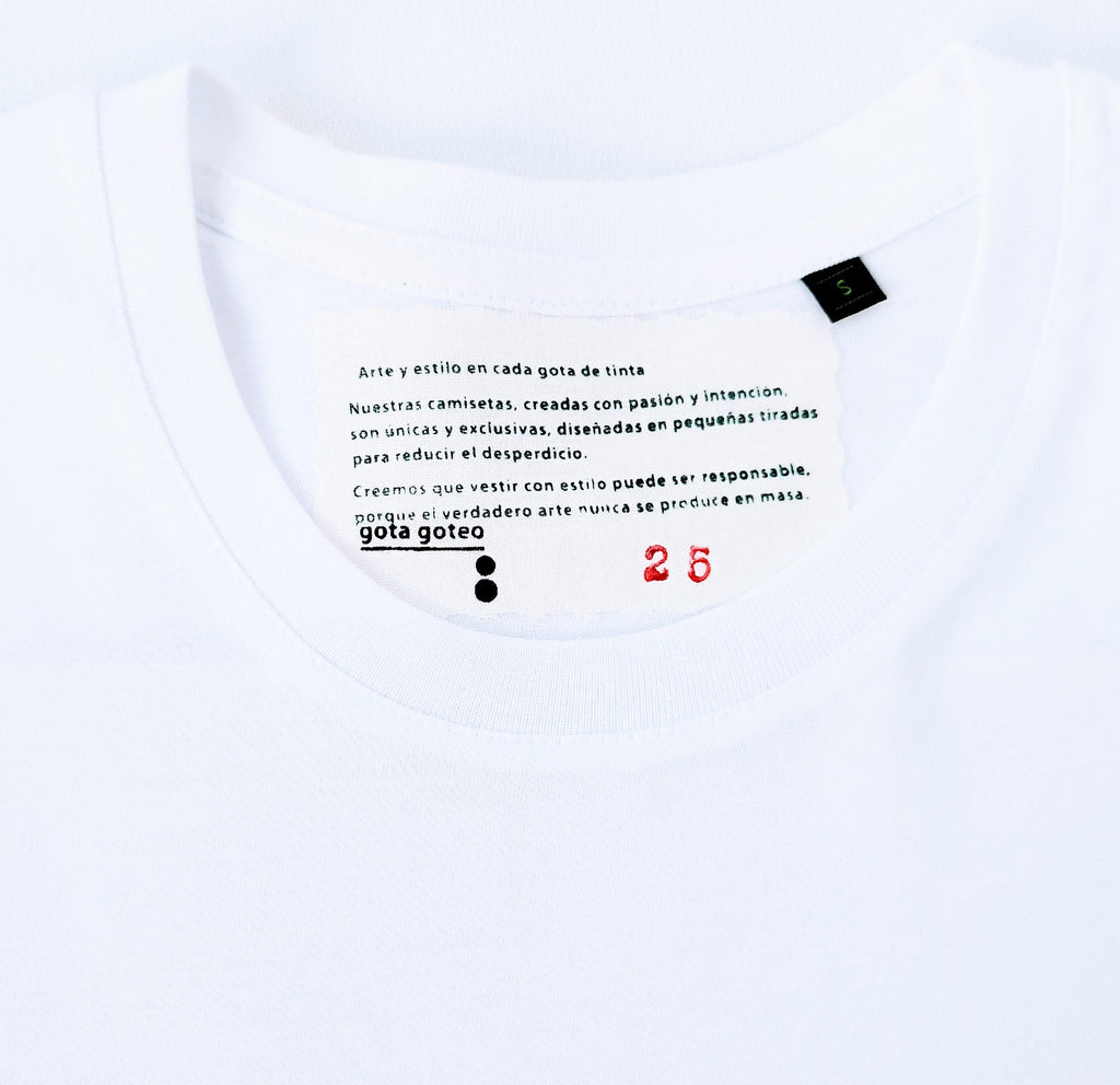 Serigrafía artesanal ethos tag camiseta orgánica diseño edición limitada gota goteo