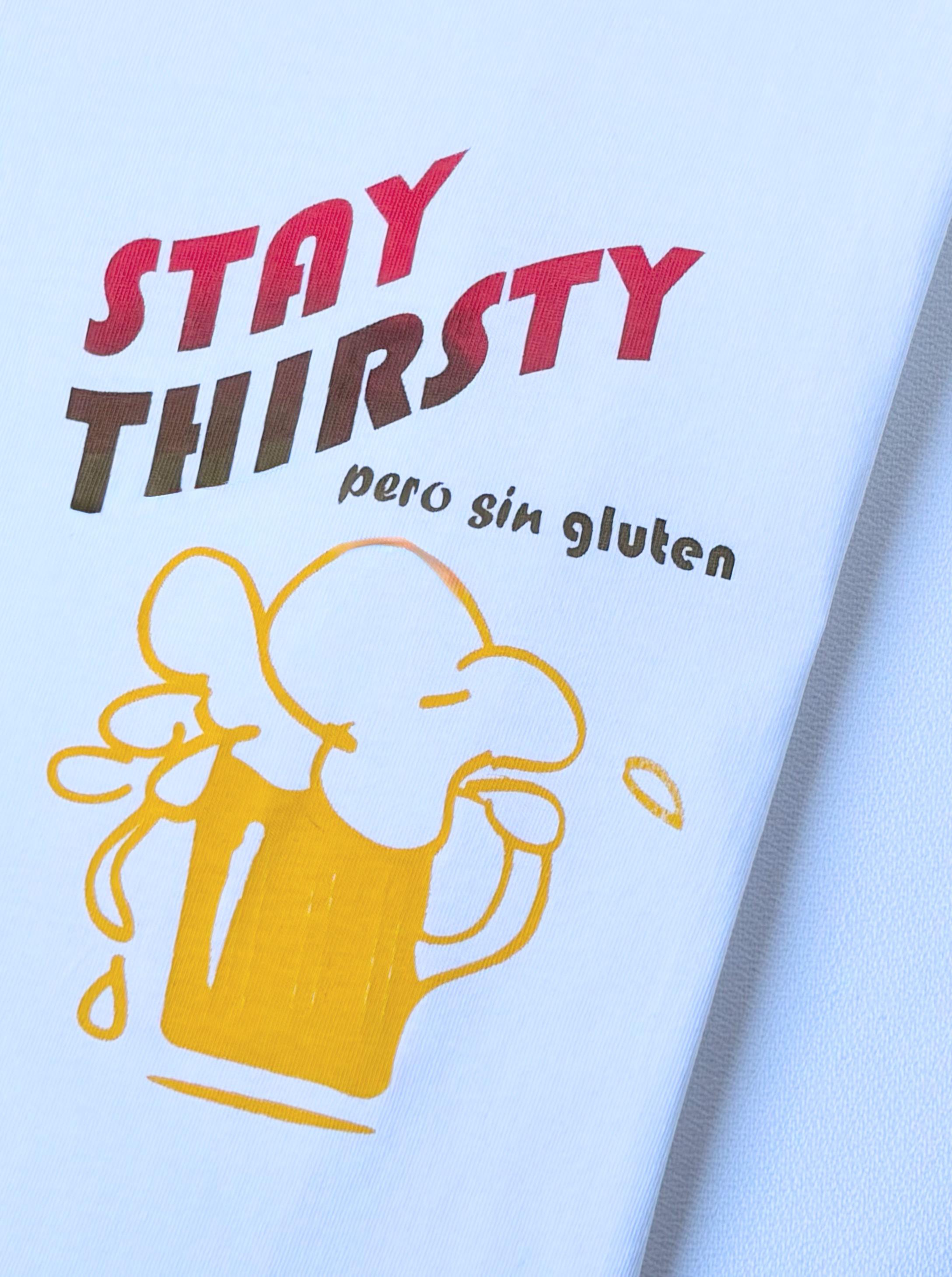 Detalle del diseño Los listos lo saben en camiseta orgánica