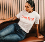 Camiseta Vale, Bitch de Gota Goteo en modelo