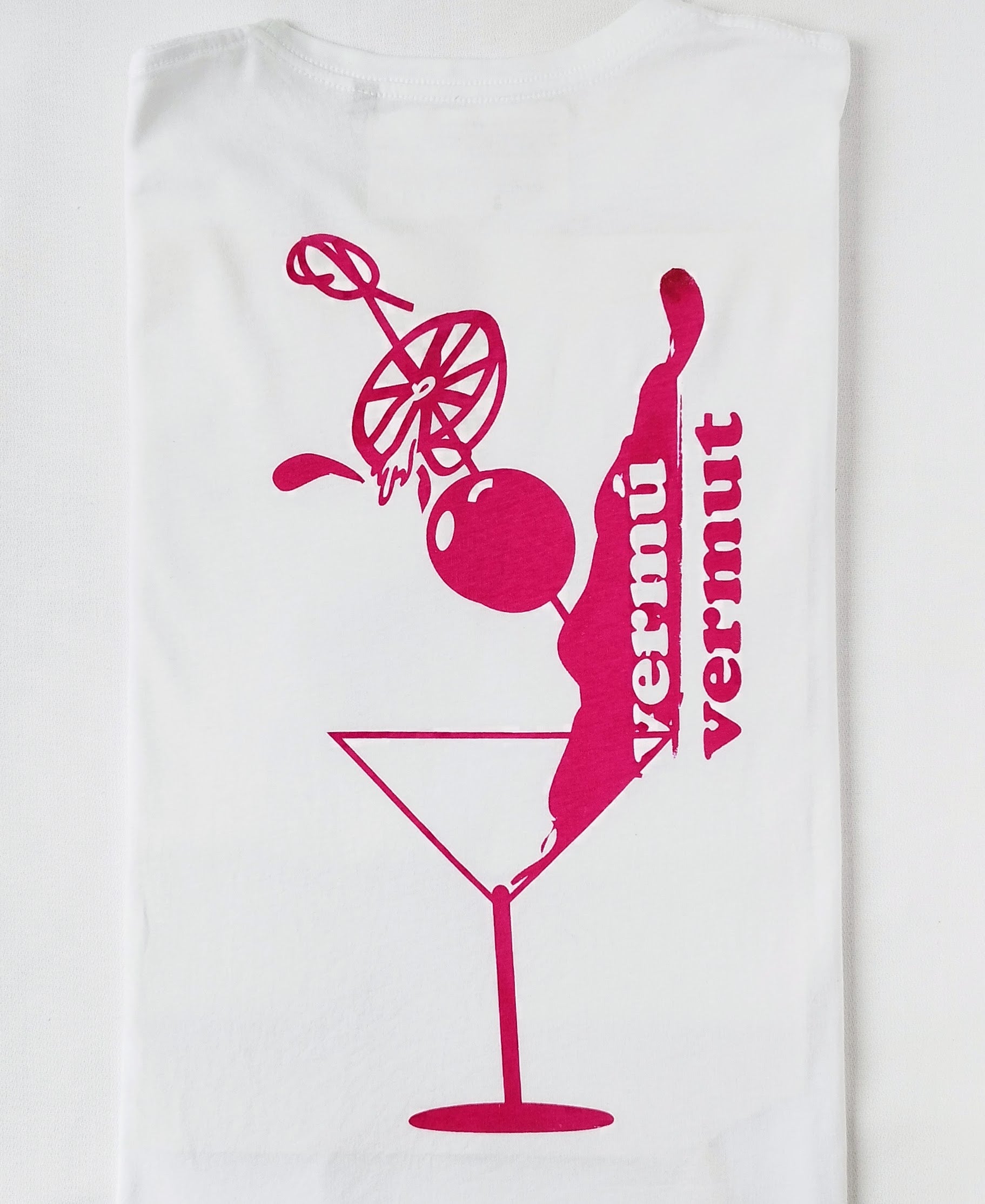 Detalle del diseño Vermú Vermut en camiseta orgánica